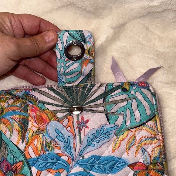 Vera Bradley Campus Double ID Turnlock Wallet Signature Cotton Quilted Wallet - Picture 10 of 12